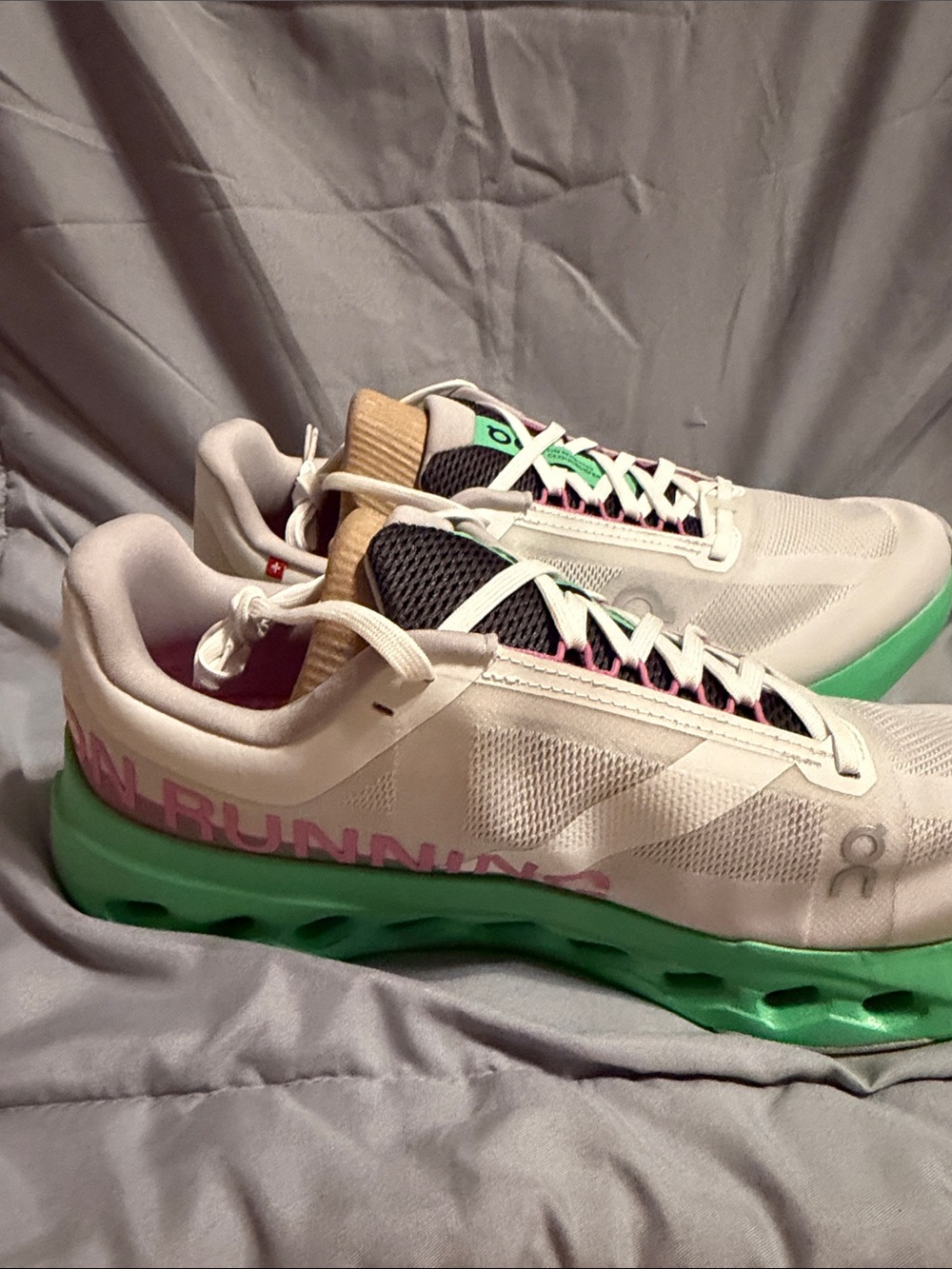 On Cloud Men’s Running Shoes White with Mint Green Sole and Pink Branding - Picture 3 of 7